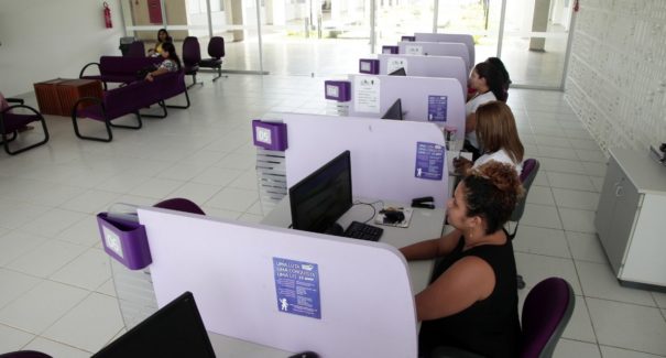 Aluguel Maria da Penha: Assinada lei que apoia mulheres vítimas de violência doméstica