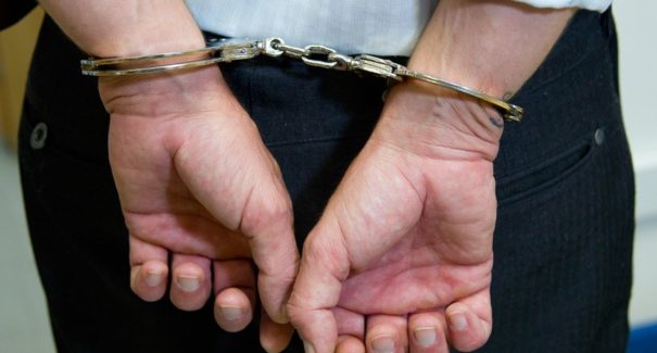 Suspeita de tentativa de assassinato é presa no bairro do Bequimão