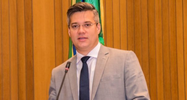 TRE/MA forma maioria e livra Neto Evangelista do processo de cassação