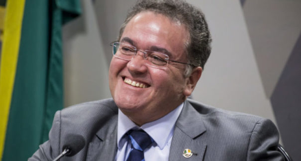 Roberto Rocha: “China comunista parece ser bem mais sensata que a China capitalista do Maranhão”