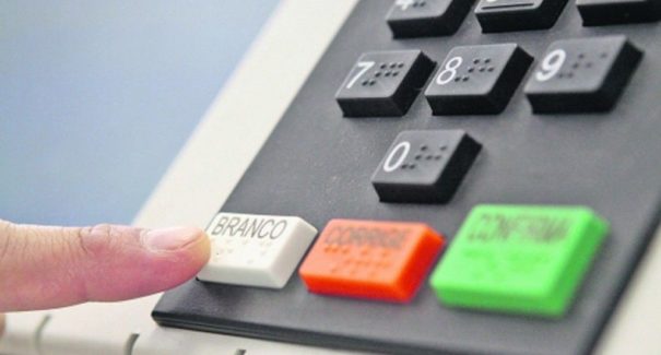 Seis pessoas são presas em flagrante por suspeita de compra de voto em São Luís
