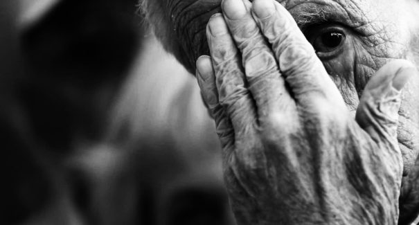 60% dos casos de violência contra idosos acontecem em casa
