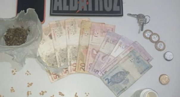 Presos dois suspeitos de cometerem tráfico de drogas na feira da Cohab