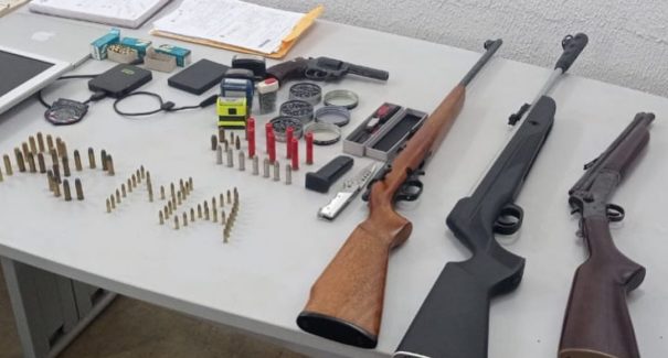 Servidores do Detran são presos por fraude de dados e posse ilegal de armas