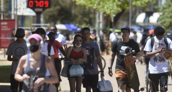 Números de casos e mortes alertam para segunda onda da covid-19 no Brasil