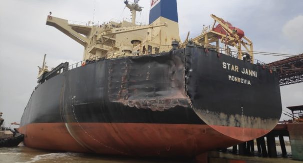Navio colide com as outras embarcações no terminal da Ponta da Madeira