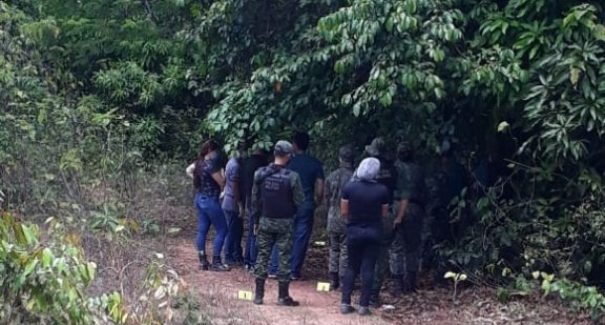 Jovem é encontrada com pescoço praticamente arrancado do corpo em matagal