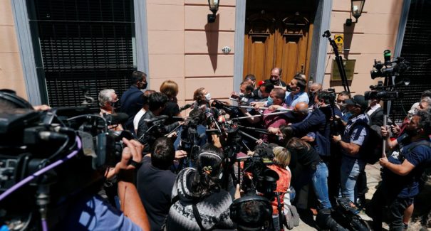 Médico pessoal de Maradona se apresenta a procuradores