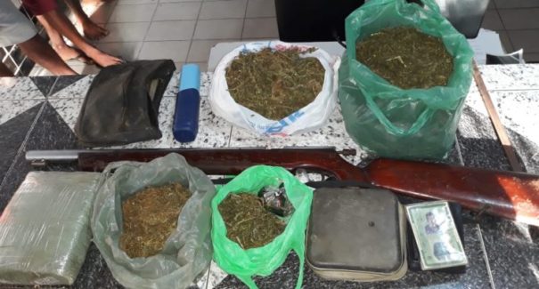 Três suspeitos de terem assaltado van são presos em Pinheiro