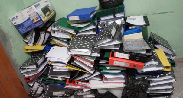 Polícia prende suspeitos de ocultação de documentos públicos