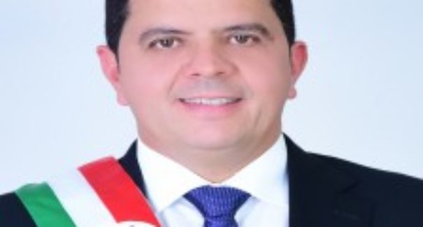 Erivelton Teixeira comemora reeleição com 51,16% dos votos em Carolina