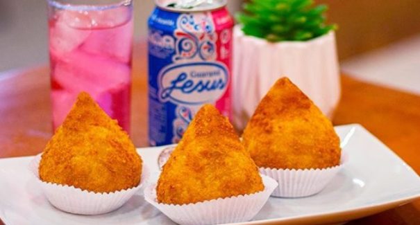 Guaraná Jesus: história e receitas criadas com o refrigerante rosa maranhense