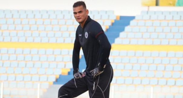 Goleiro expõe salários atrasados em rede social e não deve enfrentar o River