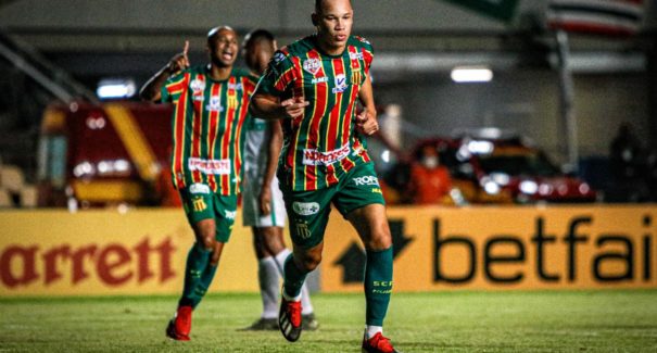Sampaio sente desgaste e sofre virada para a Chapecoense