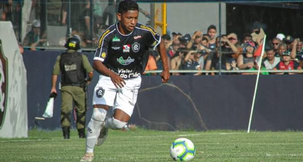 Sampaio acerta com lateral direito para a sequência da Série B