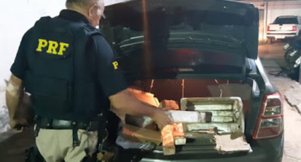 Mais de 30 kg de entorpecente são apreendidos durante abordagem policial