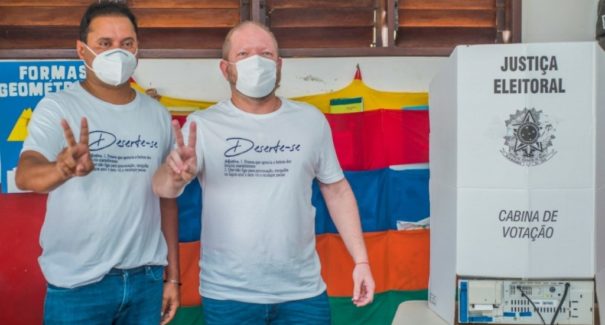 Indireta? Weverton e Othelino usam camisas com frases sugestivas