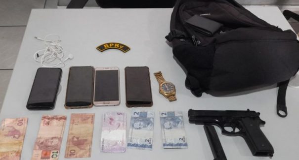 Dois suspeitos de assaltar coletivo são presos
