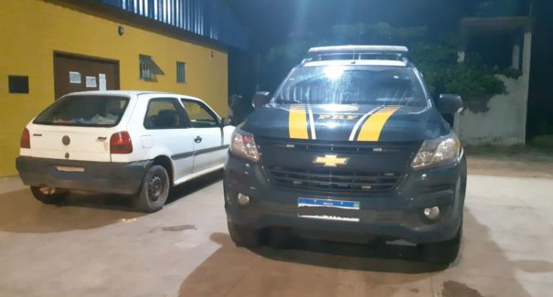 Homem preso fazendo manobras de zigue-zague alcoolizado na BR-010