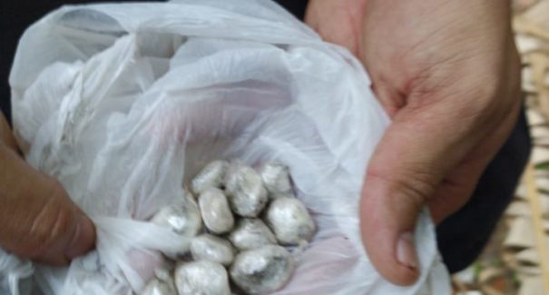 Homem preso investigado pela prática de homicídio e tráfico de drogas