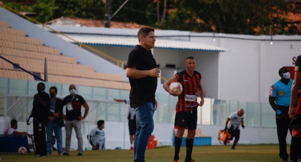 Após empate em casa, Moto Club desliga técnico Léo Goiano