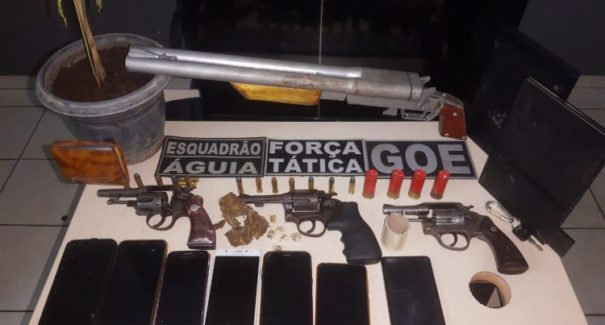 Quadrilha é presa com armas, munições e drogas
