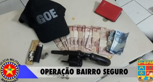 Dupla é presa com arma de fogo pela PM após efetuar disparos para o alto