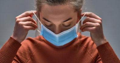 Após queda de casos da Covid-19, Anvisa flexibiliza uso de máscara em hospitais