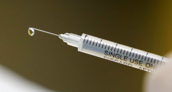 Resultados de testes com vacina de Oxford podem sair neste ano