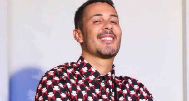 Colunista afirma que 47 funcionários contraíram covid-19 na festa de Carlinhos Maia
