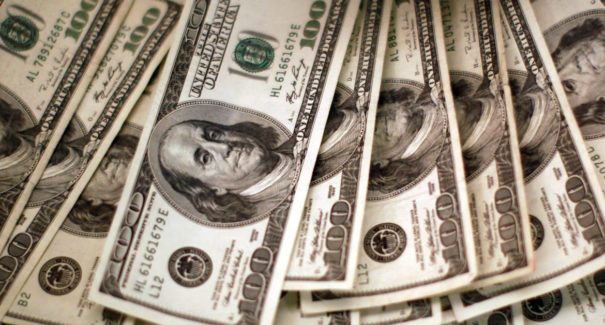 Bolsa bate recorde histórico e dólar interrompe ciclo de alta nesta terça-feira