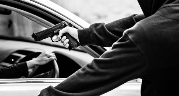 Bando é preso após sequestrar morador