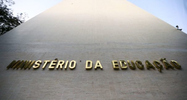 MEC informa desbloqueio de R$ 2 bilhões em orçamento das universidades