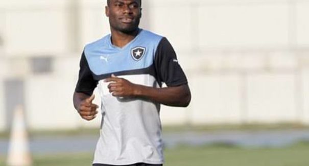 Sampaio fecha contratação de volante Serginho para a Série B