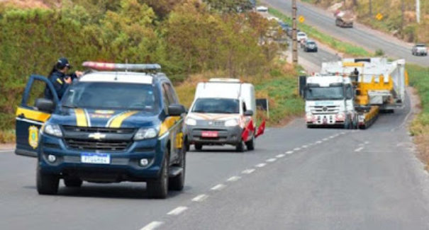 Mega turbina segue em transporte nesta quarta-feira e chega ao KM 88 da BR-135