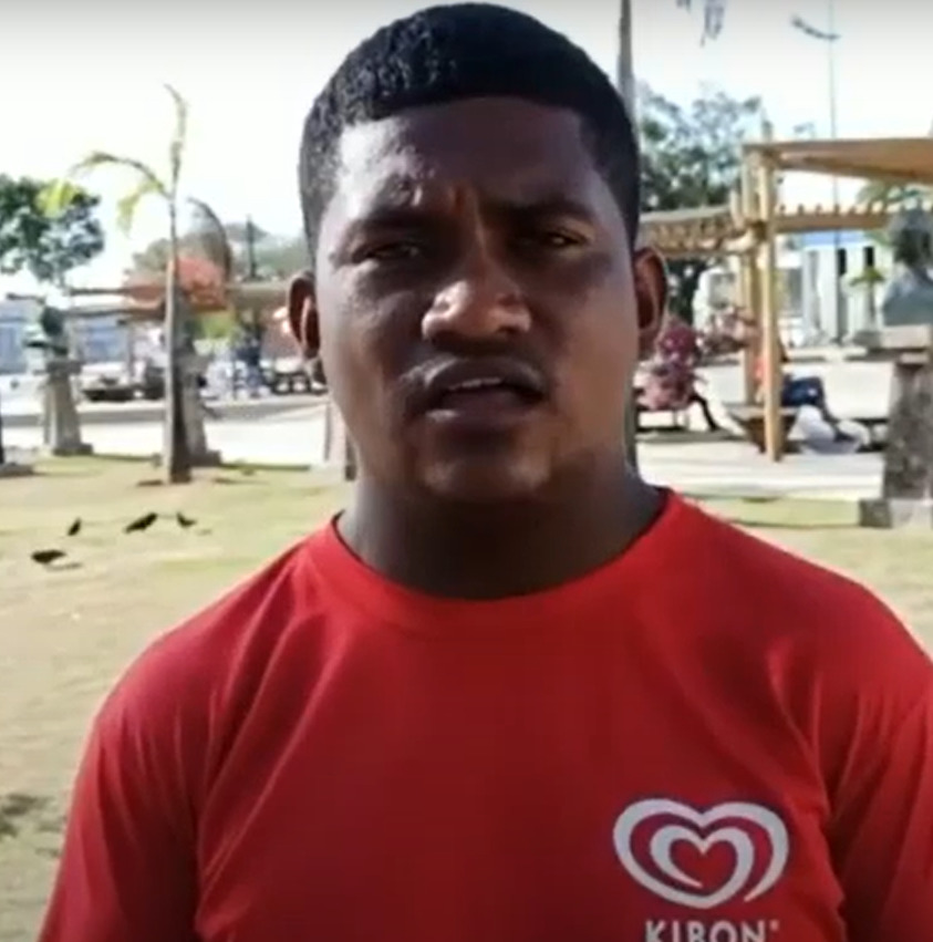 Vendedor de picolé que ganhou bolsa de estudos agradece ajuda e encoraja estudantes