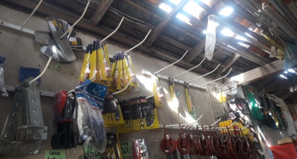 Quatro homens presos por arrombar e receptar produtos de lojas