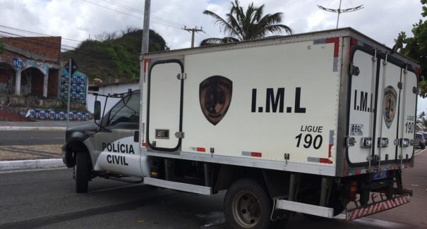 Corpo de morador de rua encontrado na Avenida Litorânea