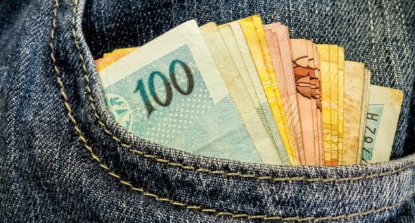 Confira 3 simpatias para atrair dinheiro em 2021