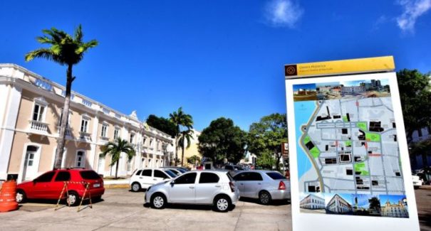 Placas e rotas turísticas são colocadas em pontos estratégicos da capital