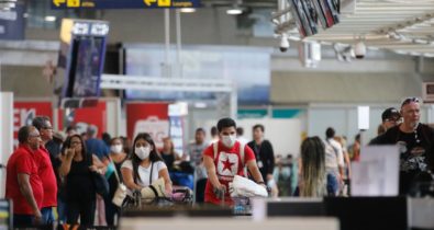 Uso de máscaras em aviões e aeroportos não é mais obrigatório