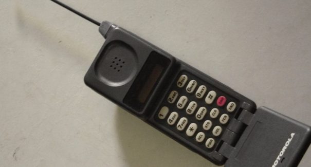 Celular completa 30 anos desde sua chegada no Brasil