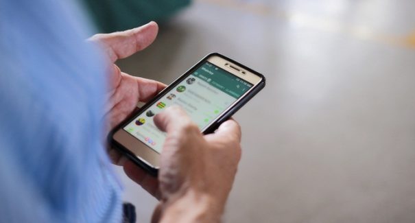 Homem condenado por calúnia em  WhatsApp