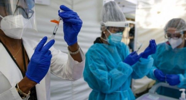 Vacinação começa três a quatro dias após aprovação de uso emergencial, diz Pazuello
