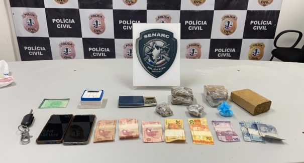 Senhora é presa por tráfico de drogas em sua residência no bairro Ribeira