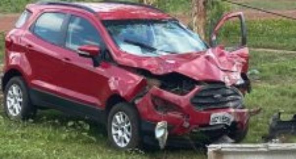 Médico sofre acidente ao colidir carro em poste na MA-020
