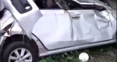 Vídeo: Acidente resulta em carro destruído na Avenida dos Portugueses