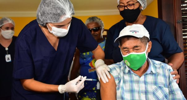 Idosos cadastrados entre 88 e 92 anos devem ser vacinados de hoje até sábado
