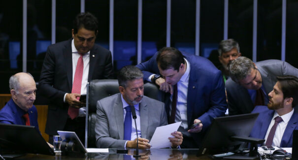 Câmara aprova projeto de lei de taxação para super-ricos
