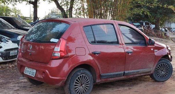 Polícia recupera carro roubado durante ação no Coroadinho